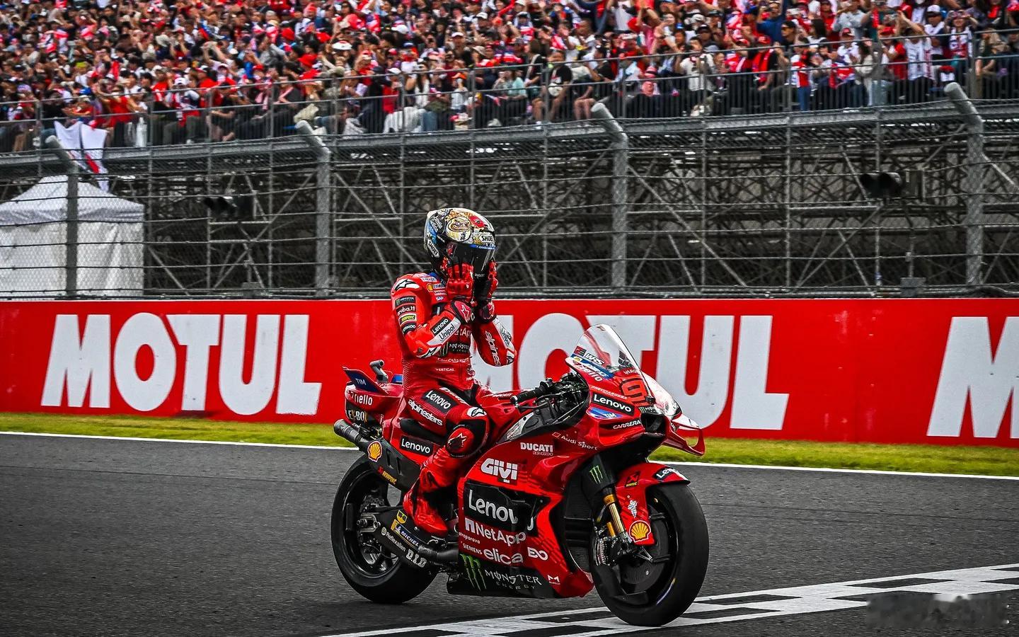 名车志Sport 泪目！马奎斯日本站封王，这枚 MotoGP 冠军比 9 座奖杯