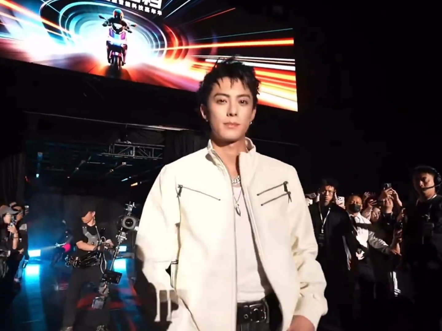 王鹤棣影视飓风雅迪 谁能想到影视飓风Tim竟然在现场被王鹤棣“点名”上台？这波梦