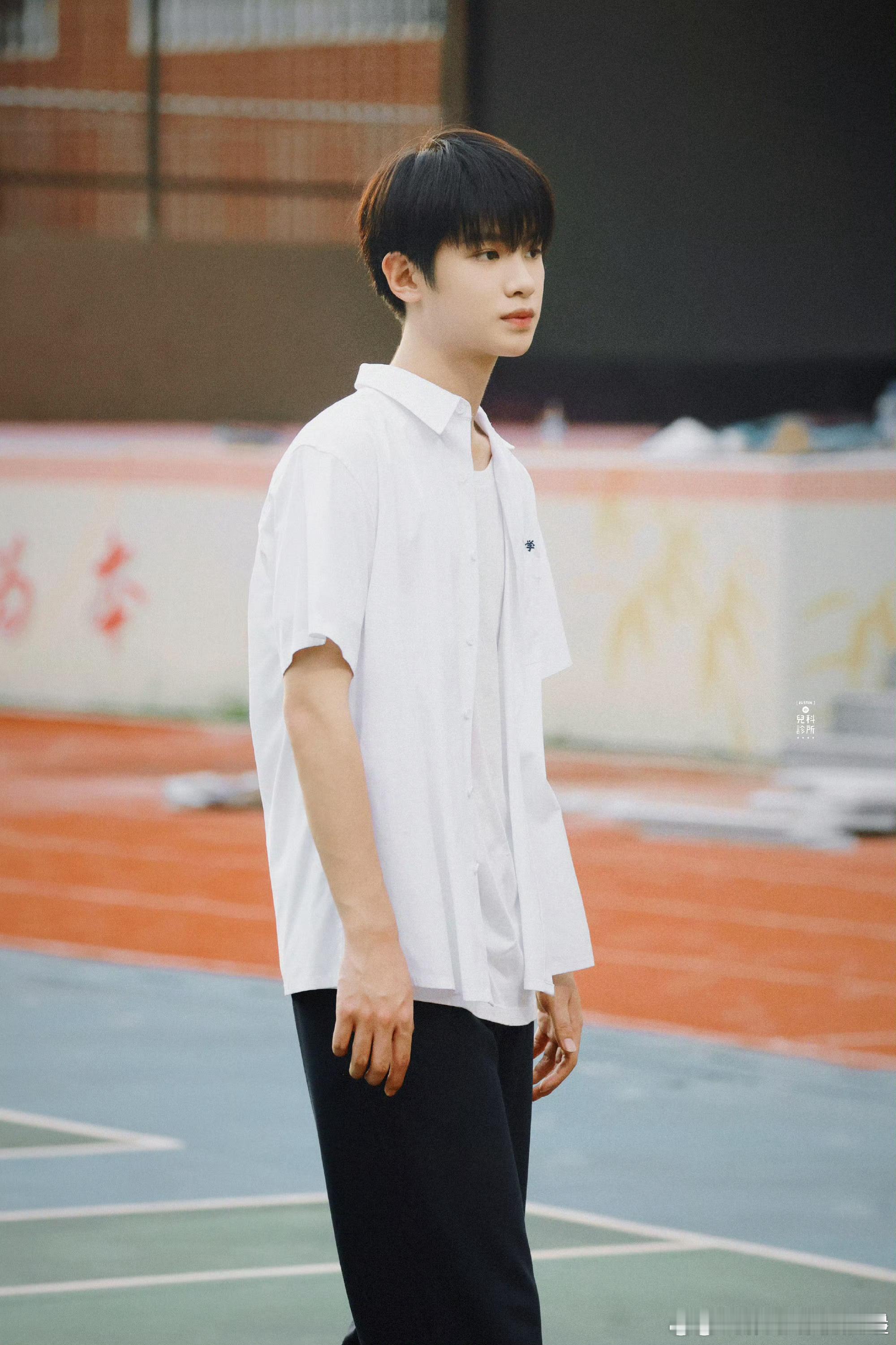 黄明昊这视频多少有点废显卡 大水洗净、白雪治愈、万物复苏，这三个阶段对应着伤痛到