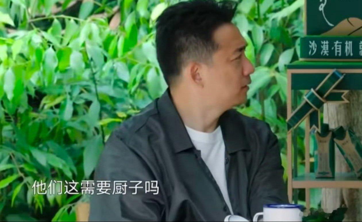 #疑似何炅攻击性最强的一集# 哈哈哈哈哈《向往的生活》每天都有新笑料，竟然有点想