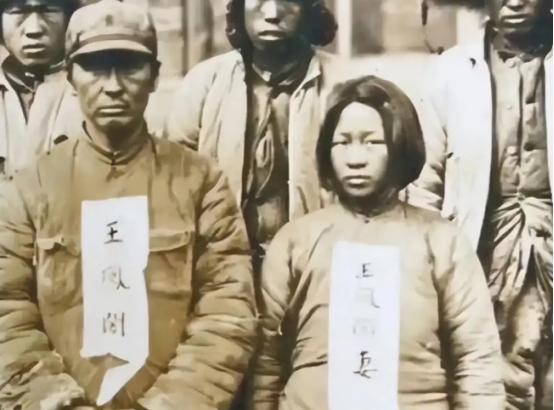 1932年，一个地主婆变卖了所有家产，支持儿子抗日，儿子拿到钱后瞬间失联。几年后