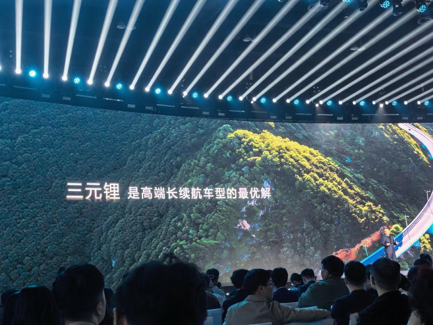 “以堆重来换取续航，不是最优解，也不够高端”宁德时代