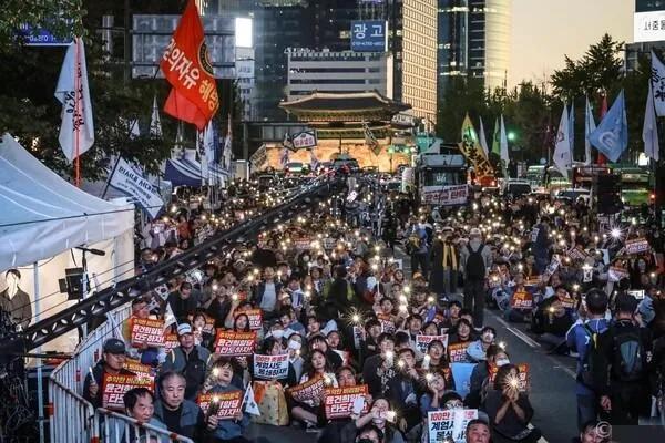 尹锡悦深陷四面楚歌之境！“青瓦台魔咒”或再次上演！

尹锡悦上台两年多的韩国，可