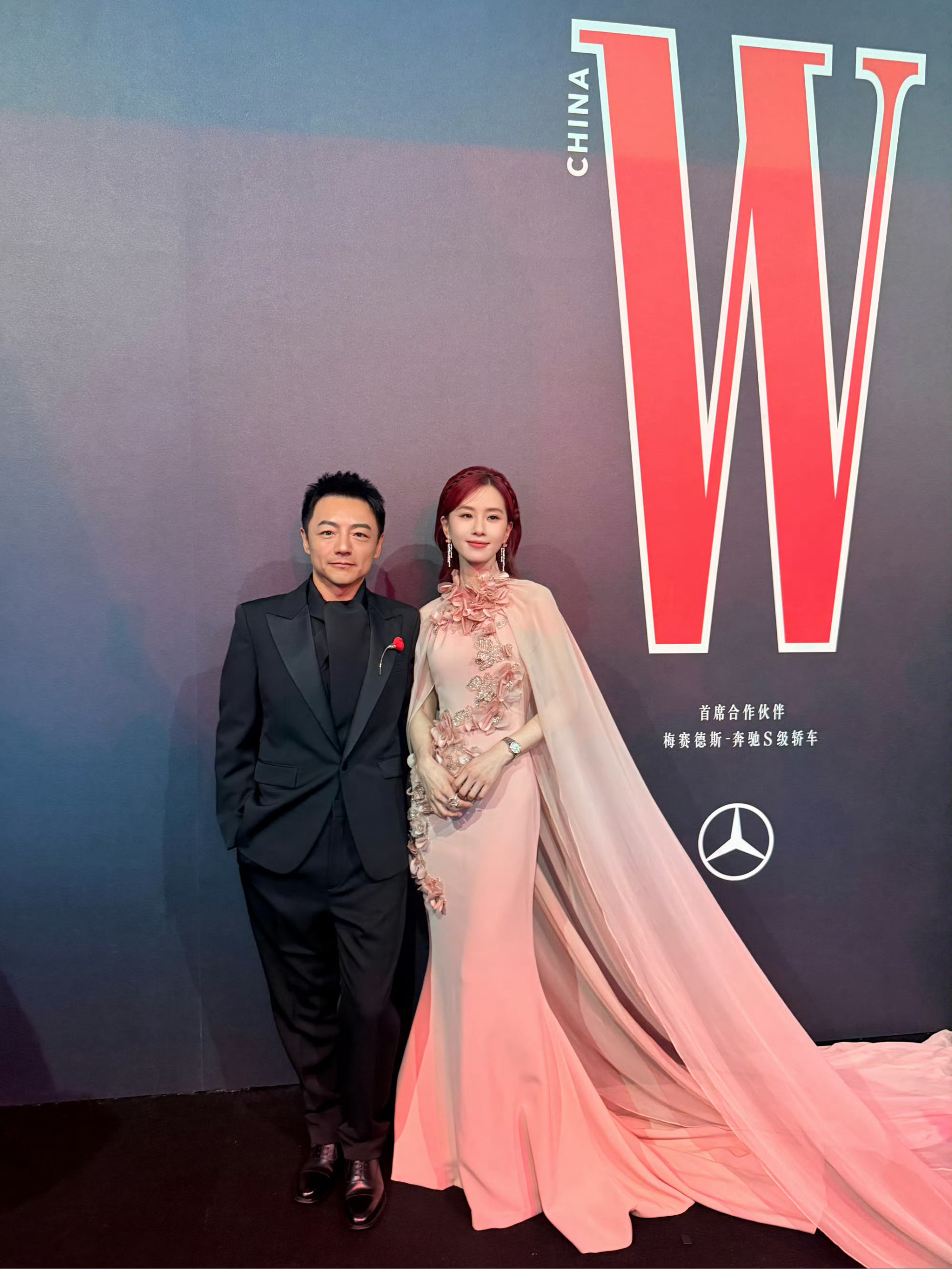 W盛典红毯刘诗诗顶级ES顶级高定，造型很惊艳呀明星w盛典造型图 刘诗诗李沁刘昊然