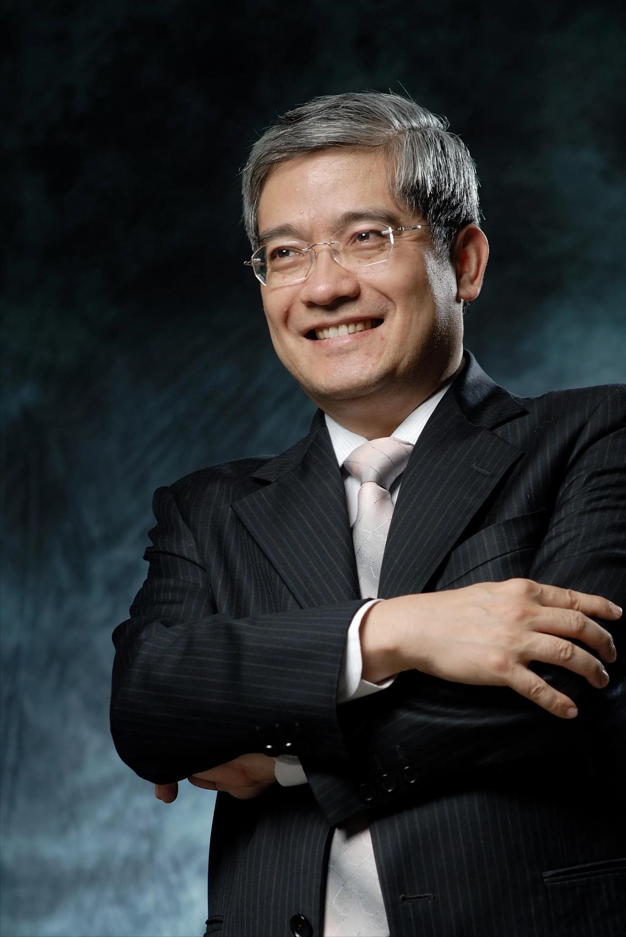 经济学家郎咸平说，西贝的老板，应对突发事件，没有一点点高明之处，反而总是出昏招，