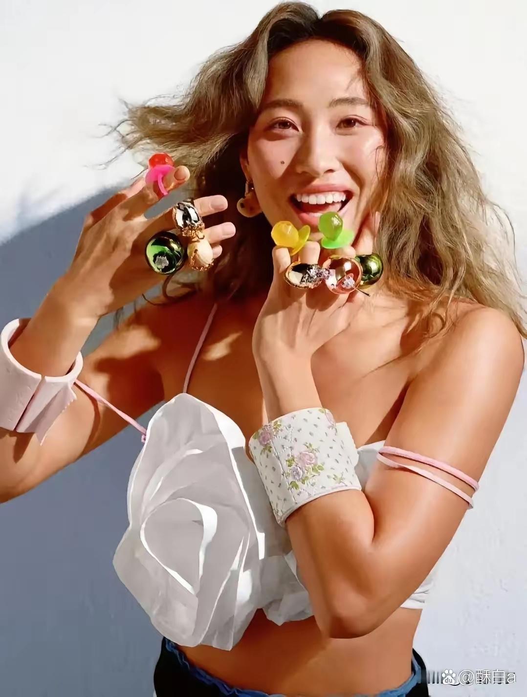 网友的评论：伱这个造型可以上花花公子杂志封面。