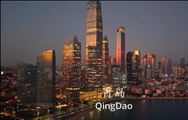 【震撼实拍】青岛浮山湾天际线完美蜕变！深蓝中心点亮瞬间引爆全网，背后竟藏着每个山