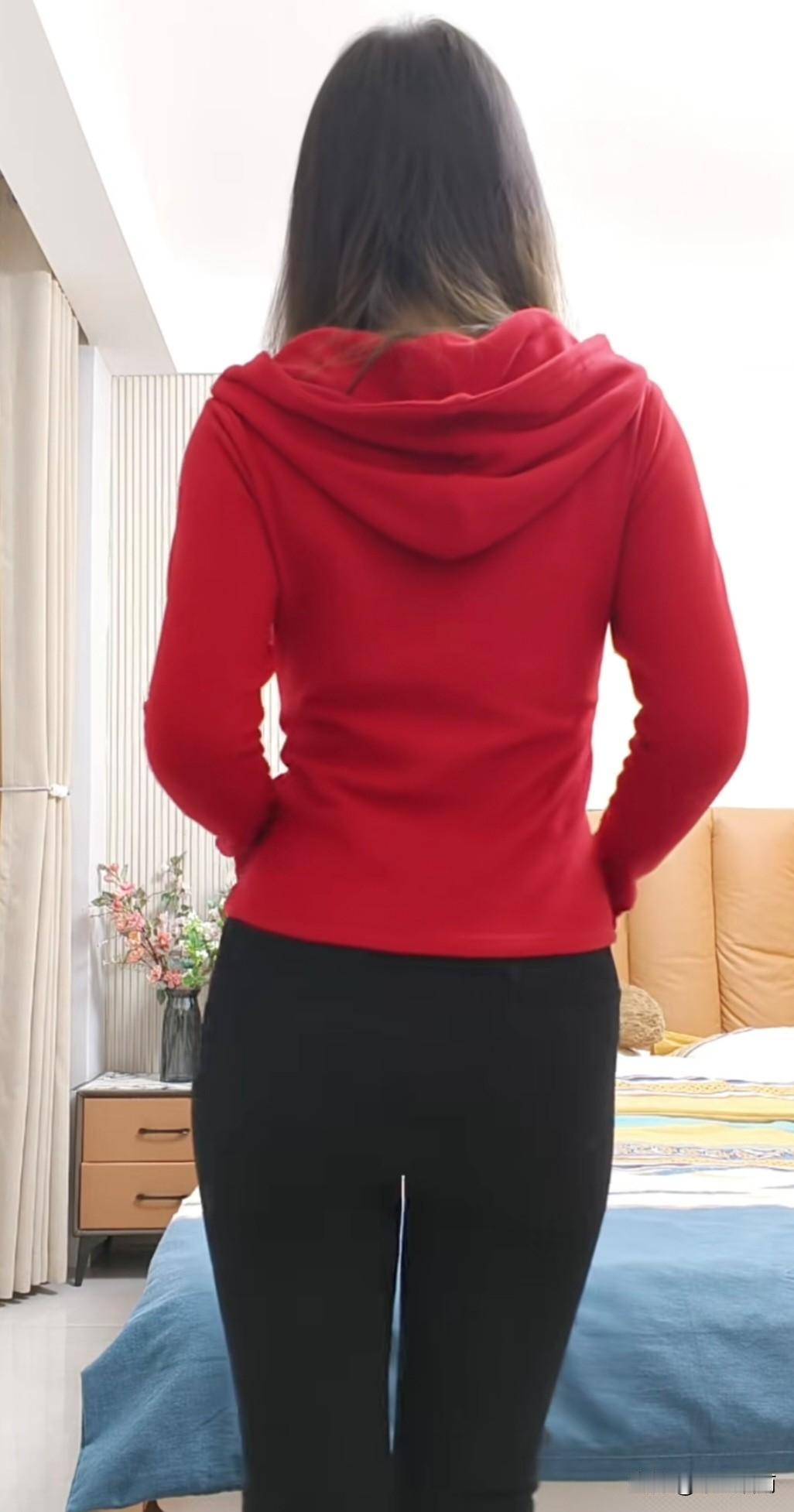 心随云影去，不记俗尘喧。