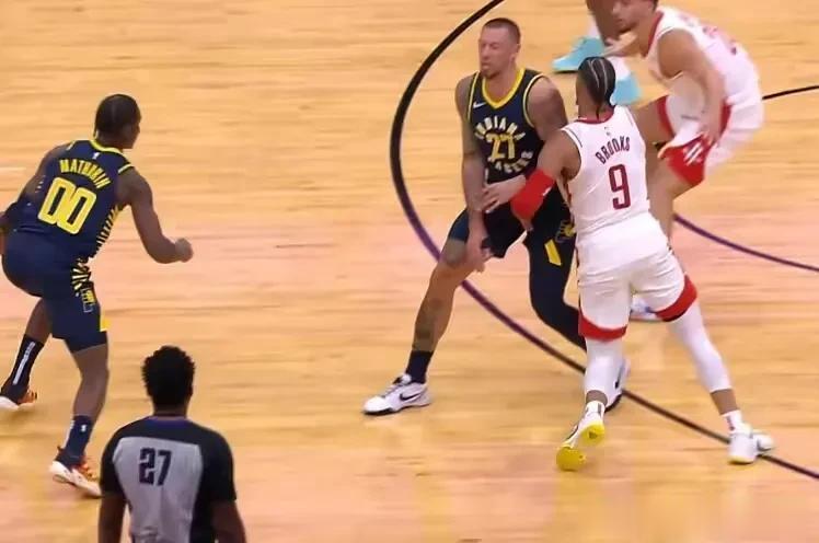 #火箭VS步行者# 
北京时间10月11日NBA季前赛火箭队122：103大胜步