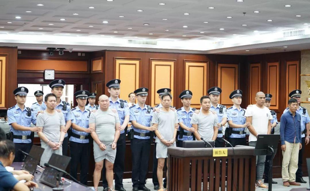 2013年，广西一房地产老板花200万雇凶杀人，没想到遭中间商赚差价，转手四次成