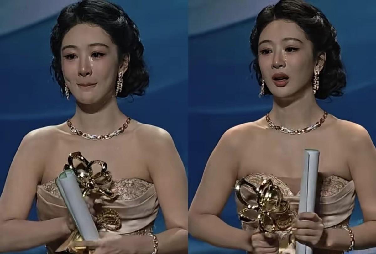 杨紫这一哭，把三年的憋屈全冲走了
你看她在台上哭得妆都花了，话都说不囫囵。
很多