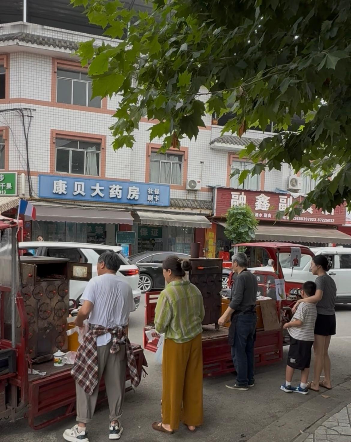 C罗姆巴佩决战地瓜摊之巅你们粉丝要干啥呢！！！就这样同边竞争了吗哈哈哈哈老大爷追