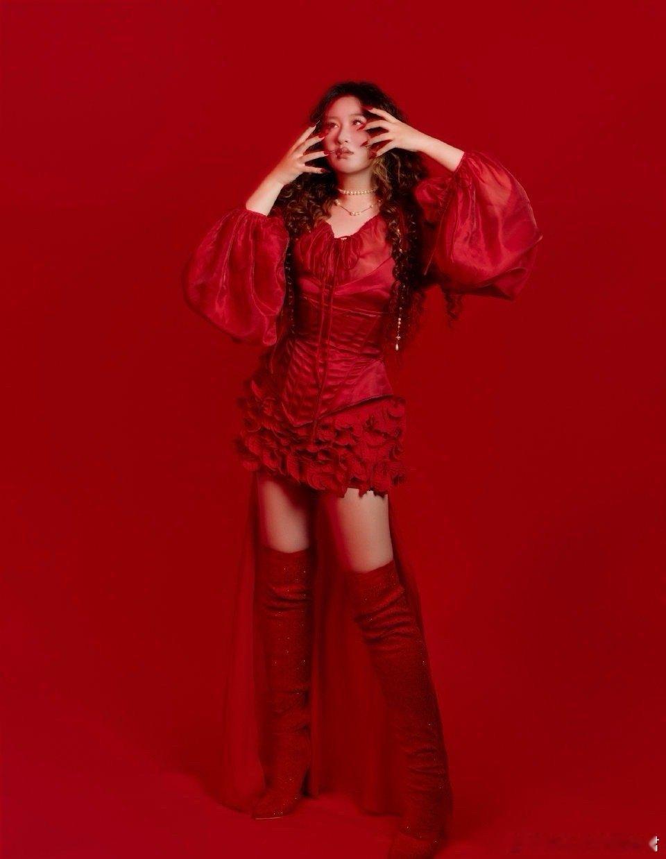 锤娜丽莎羊毛卷卷卷分明 谁还没被锤娜丽莎的羊毛卷迷住？每一卷都打理得恰到好处，蓬