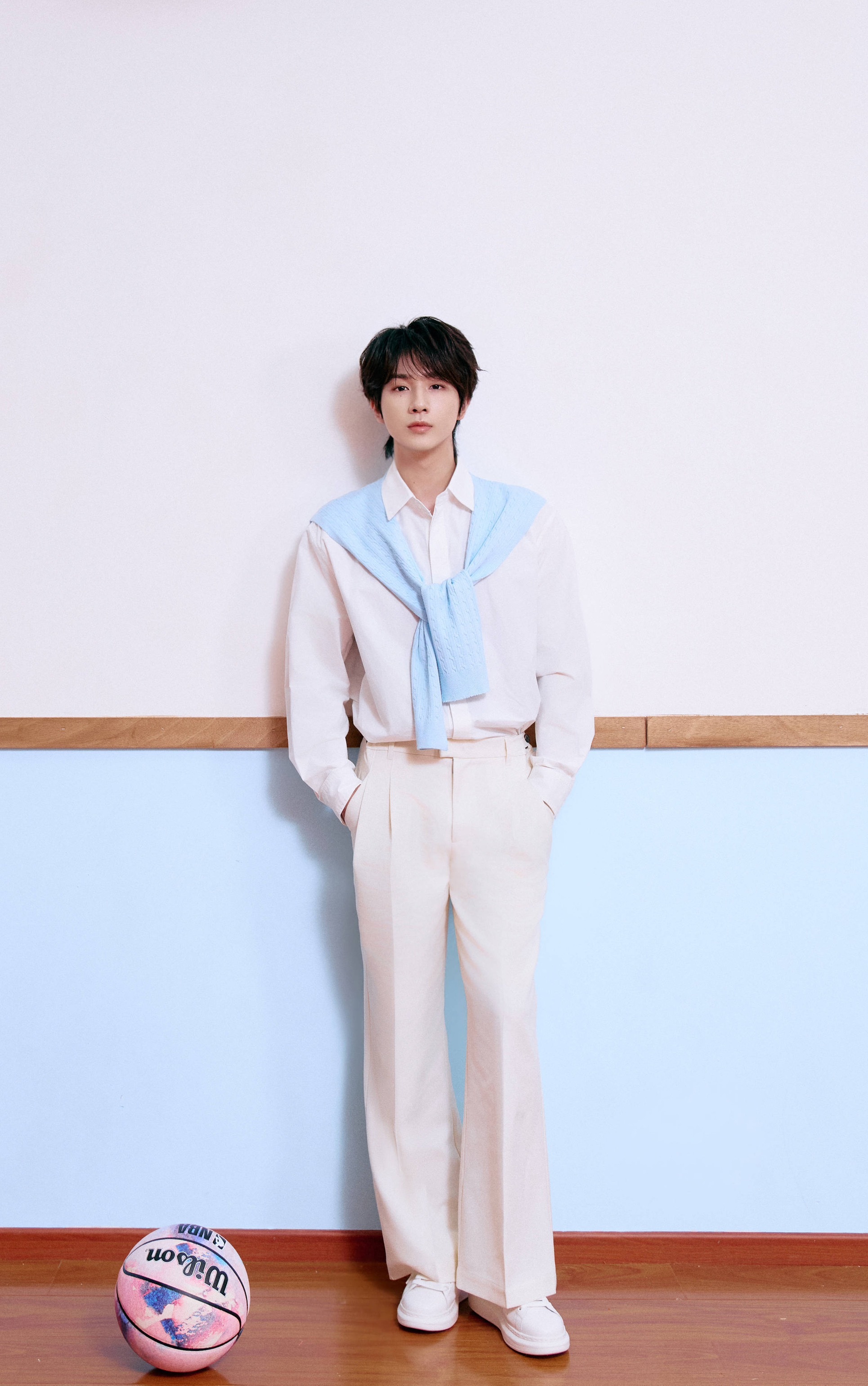 ❥⇢ 李宏毅优秀的头身比和逆天的大长腿这样的颜值和身材谁看了不迷糊简直就是行走的