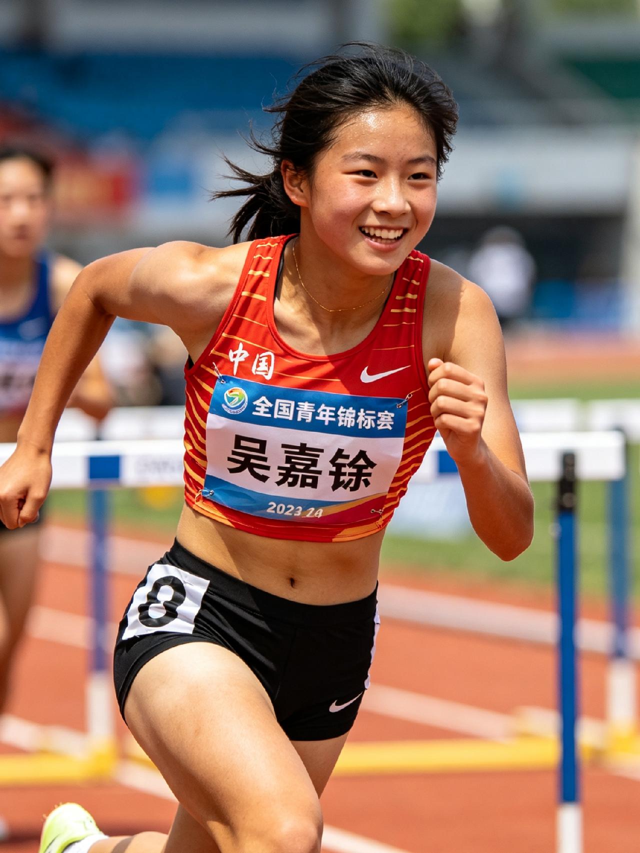 头条热聊｜18岁吴嘉愉13秒83夺冠！中国田径又一颗新星升起
 
5月23日浙江