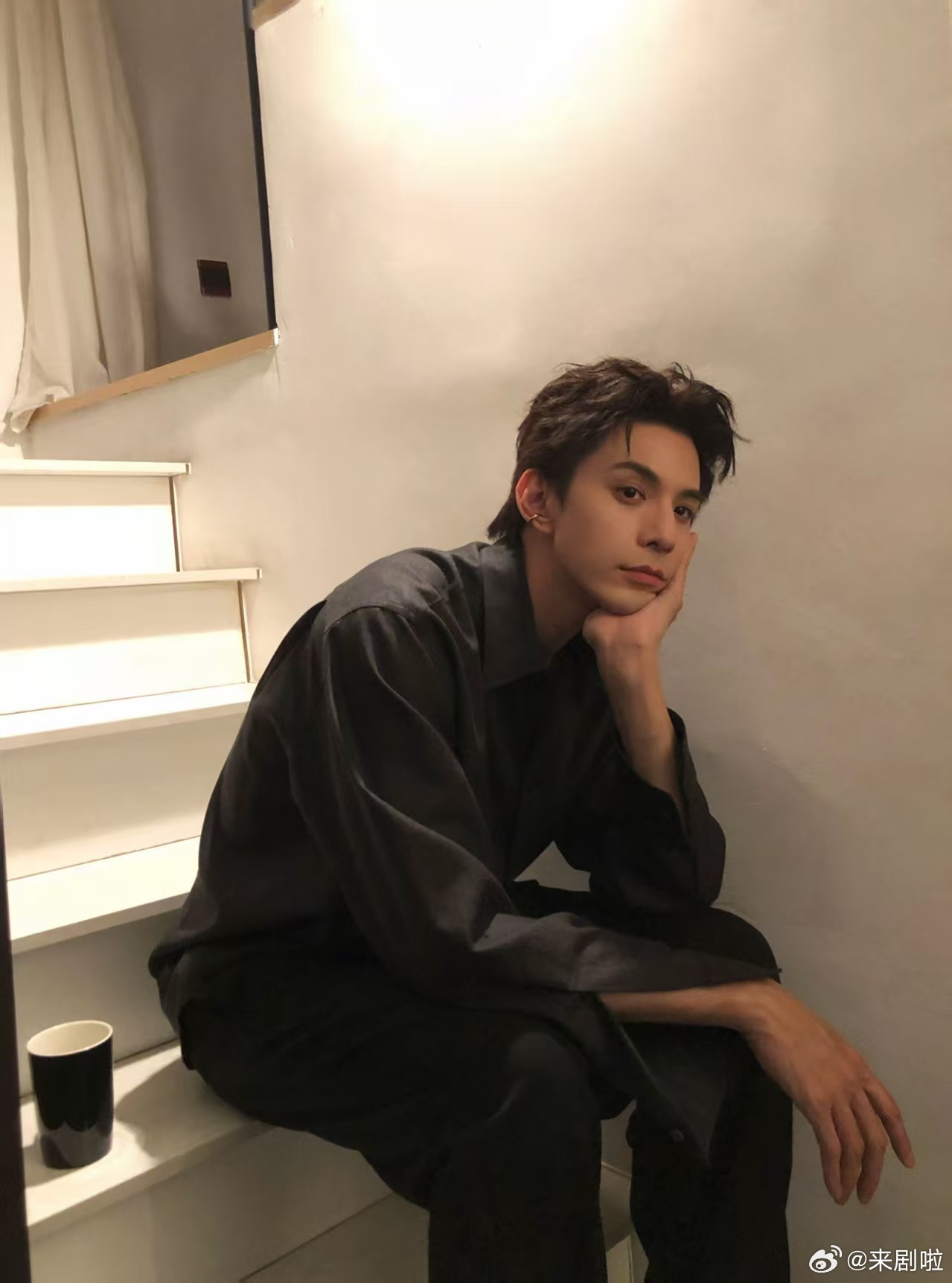 林柏叡原来是苍兰诀里的大黑龙戏里是憨憨护卫，戏外是冷面男神。大黑龙，你欠我的拿什