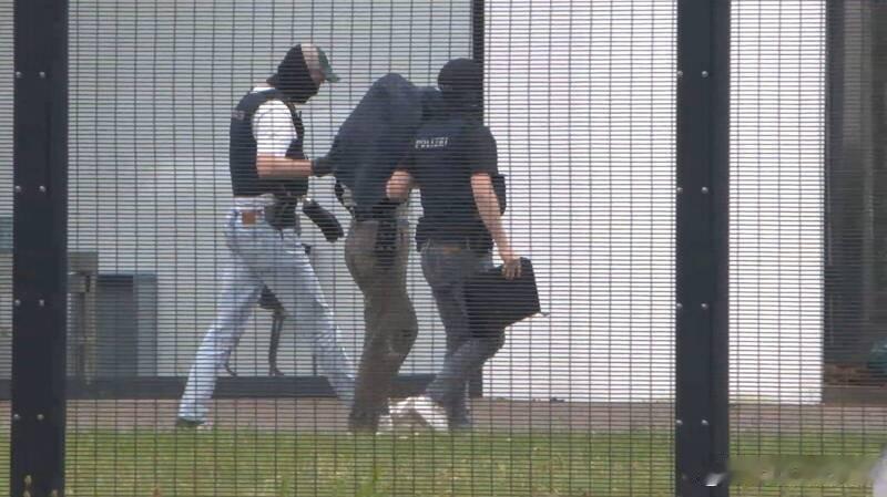 德国逮捕间谍夫妻 涉通过学术渠道窃取军用先进科技情报海外新鲜事 德国警方今日在南