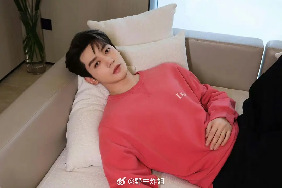 点击就看粉红色的邓为邓为的指尖还粉色的 