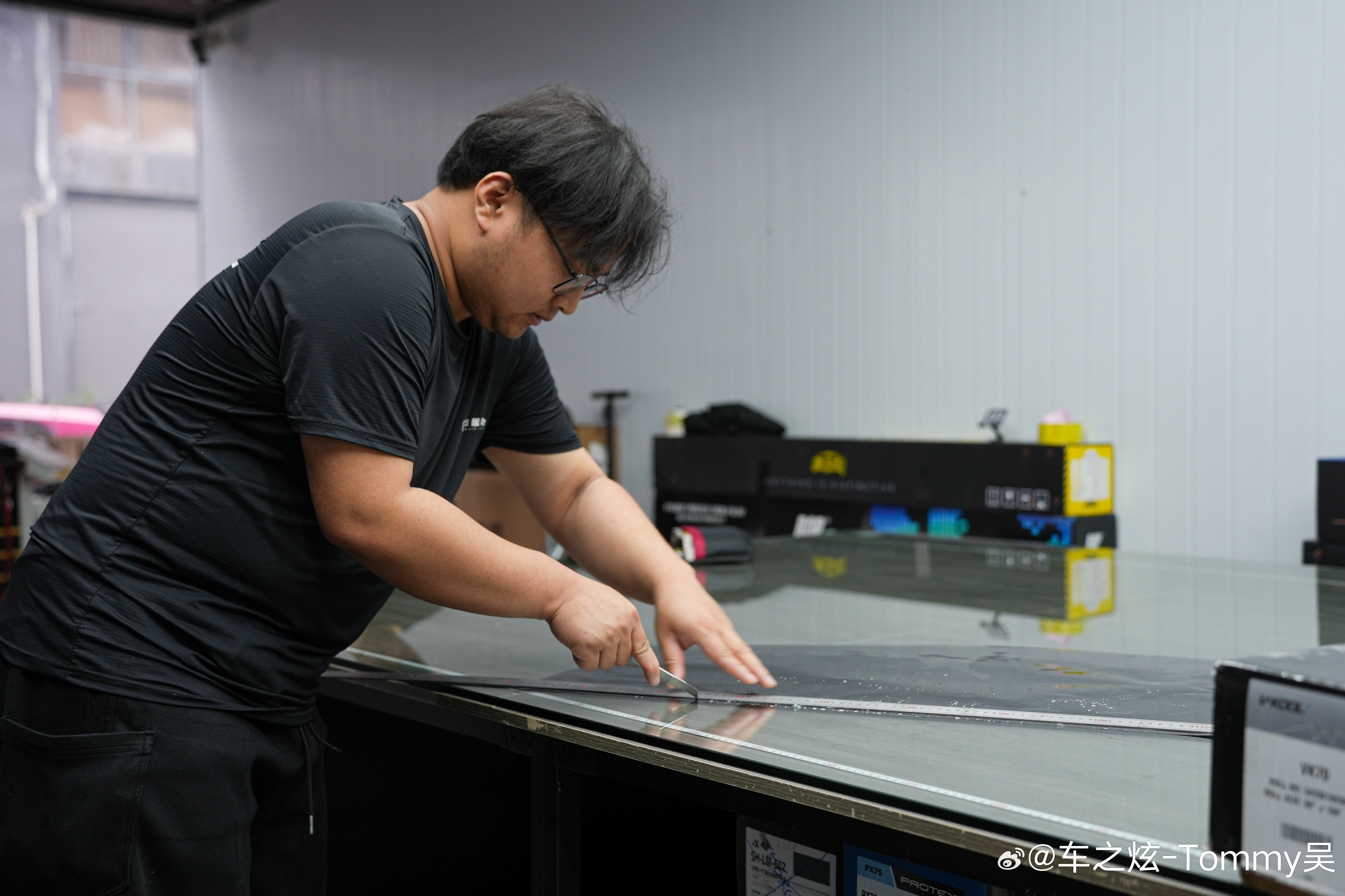 奔驰Smart隔热膜前挡威固VK70 7层金属隔热膜前排威固K35 1层金属隔热