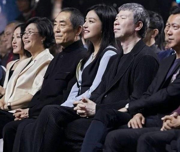 她的咖位竟然比周迅还要高，竟能和大导演平起平坐，可怎么就突然间消失得无影无踪了呢