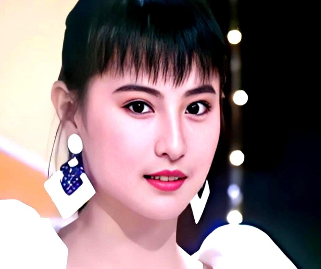 我到现在都记得，07年那天，老公明明在外地，却突然推门进来。
那个下午衣柜里的秘