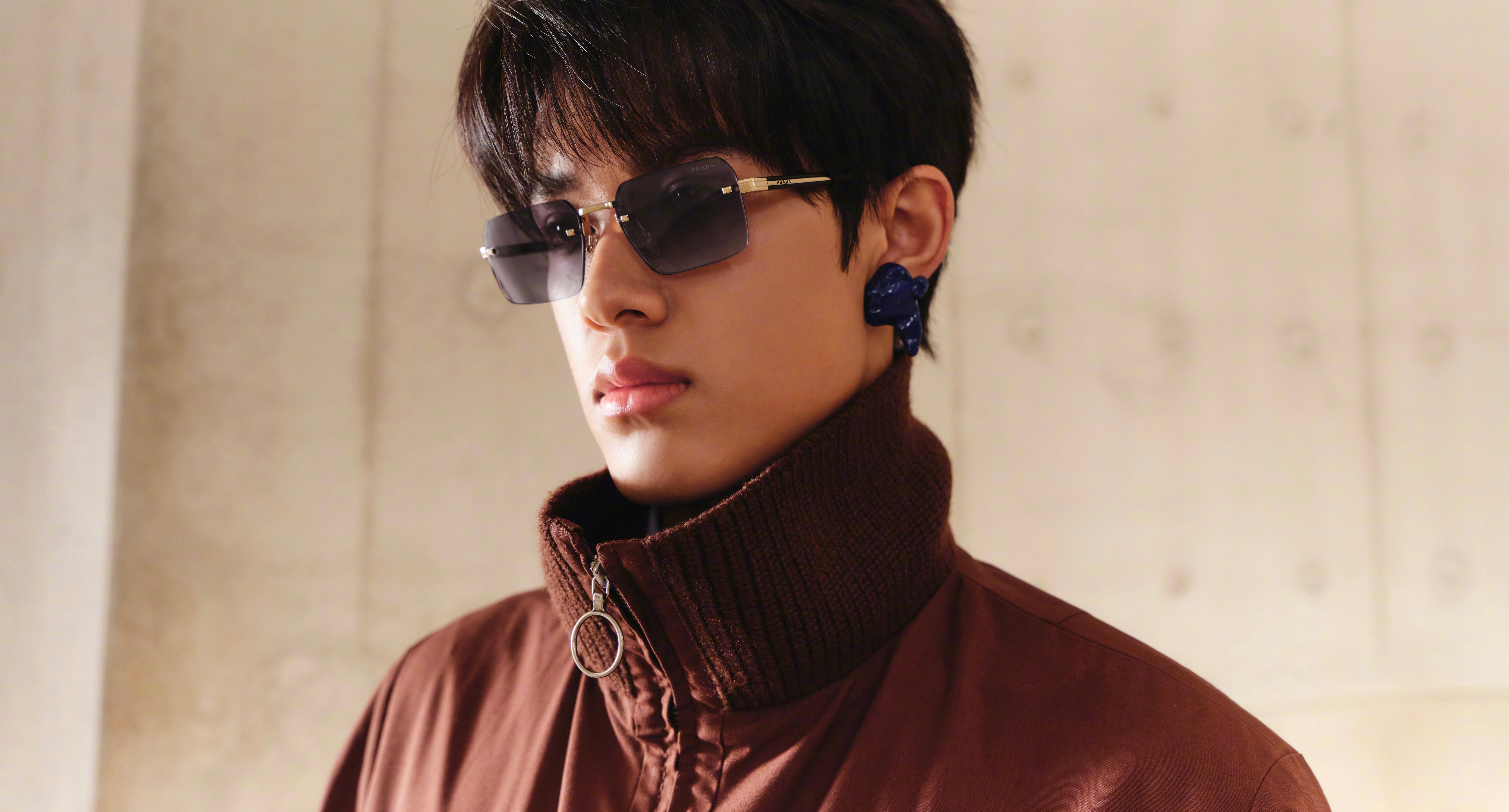 PRADA 品牌大使张极 出镜 PRADA 七夕广告大片，身穿品牌2026秋冬系