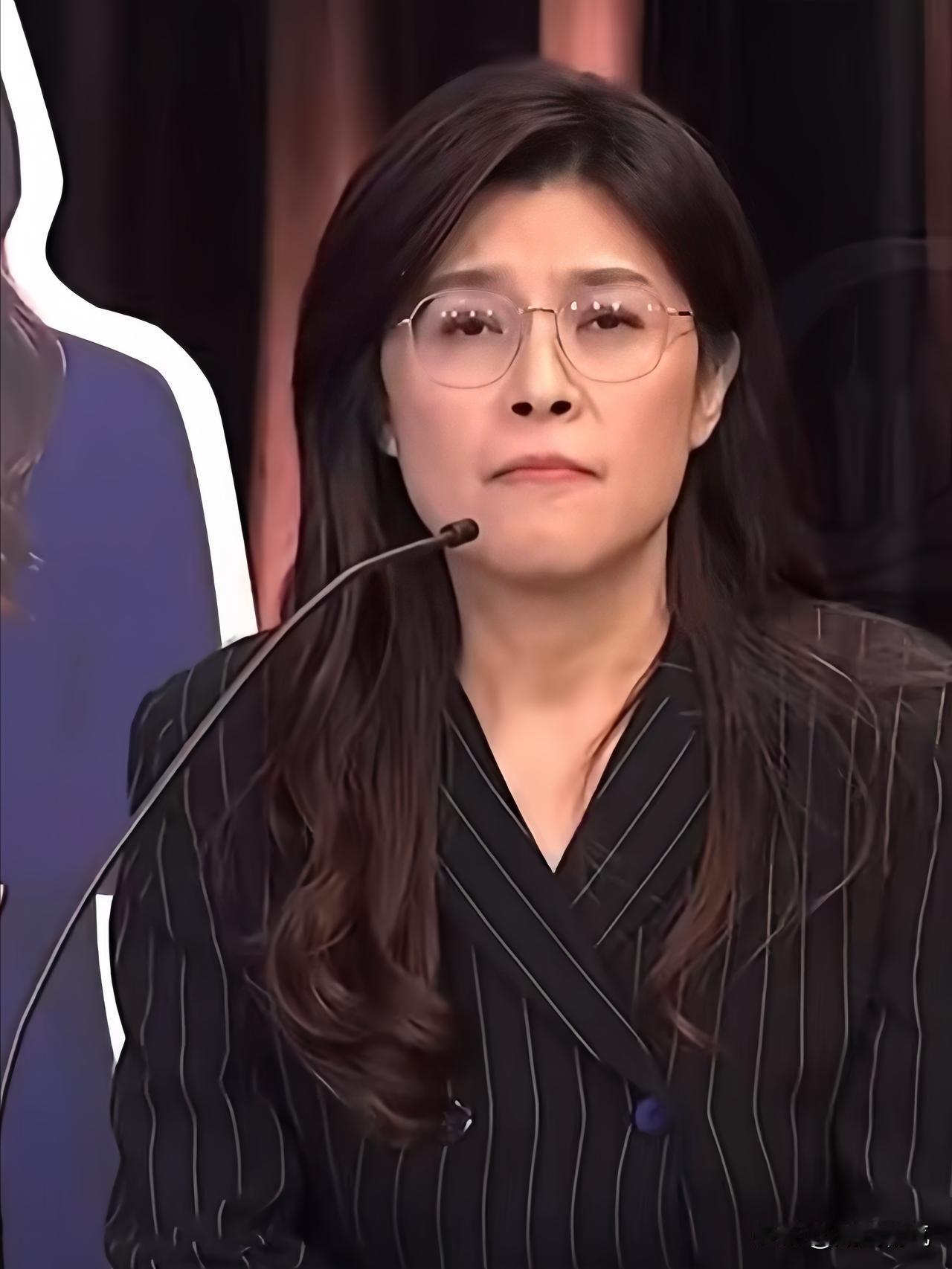 郑丽文在复电时直言不讳的表示：“两岸同属一中”，还强调要为和平统一付出务实行动。