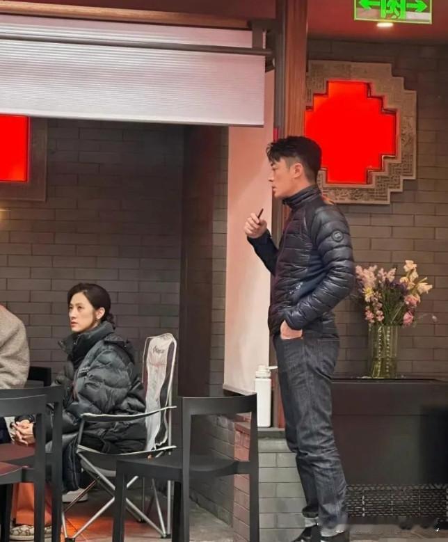 霍建华这个烟瘾很大，面相变凶 