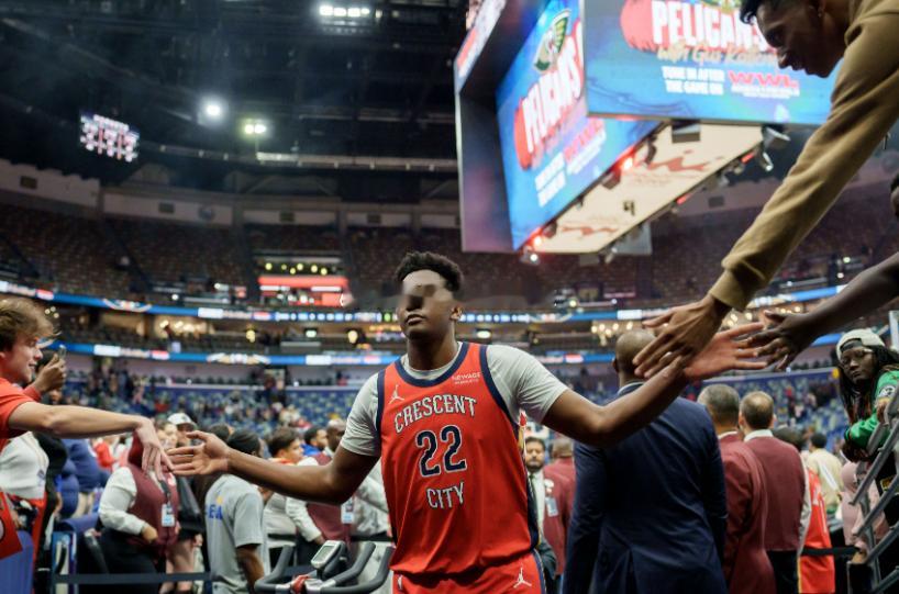 NBA常规赛，鹈鹕今日主场132-135惜败马刺。本场比赛，鹈鹕新秀奎因打出了统