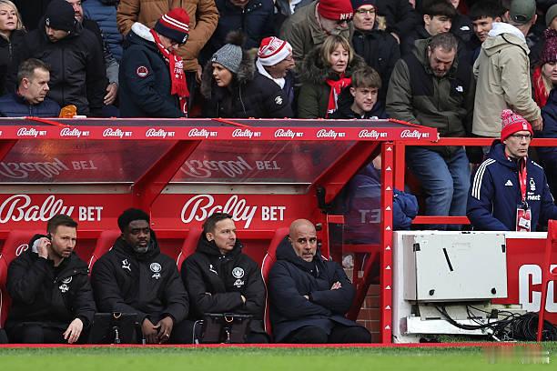 诺丁汉森林1比2曼城 一个好汉三个帮。瓜迪奥拉黔驴技穷了，才思枯竭了，曼城上半场