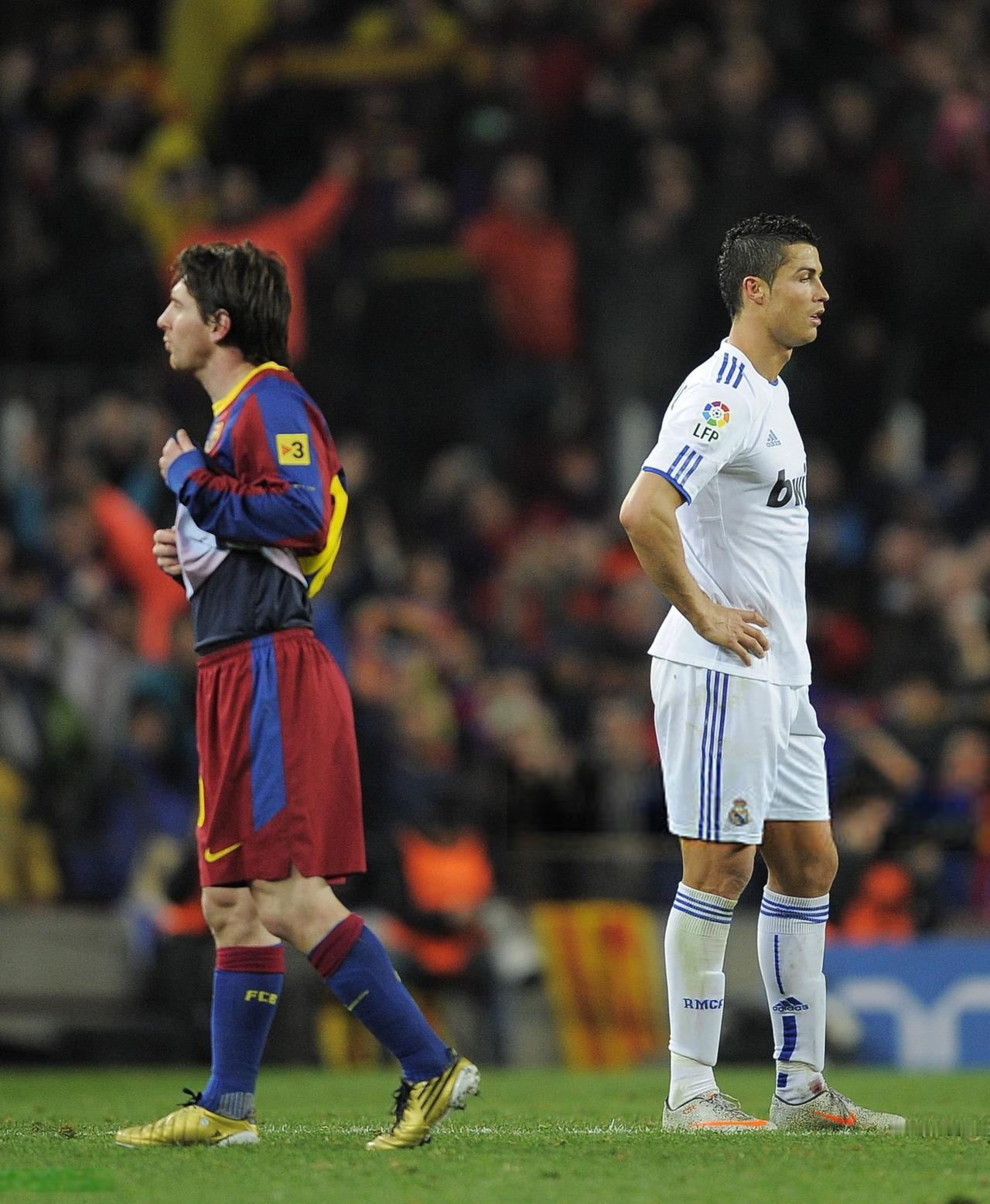 皮尔斯·摩根：鲁尼说他不讨厌你，但梅西更出色。

C罗：（耸肩）听着，鲁尼有他的