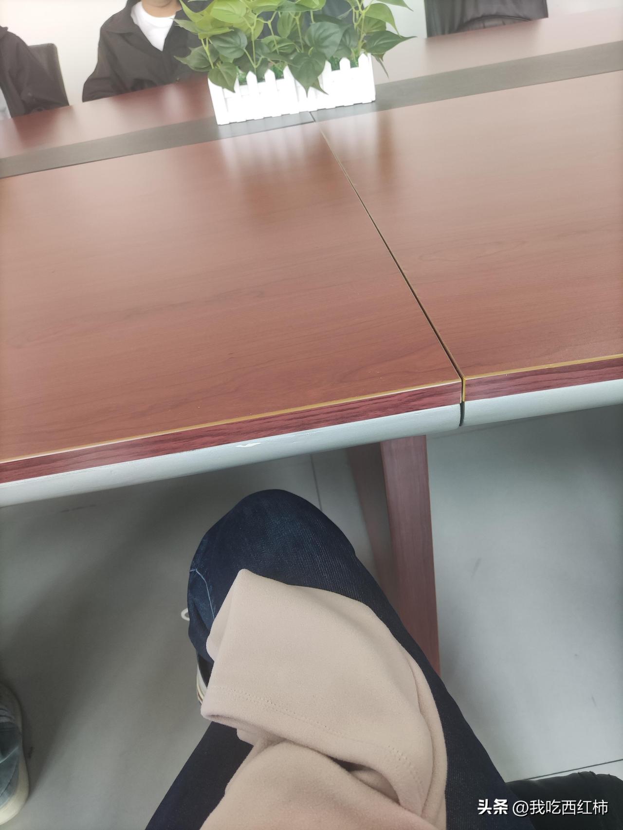 面试药厂操作工，有种无语的感觉。面试官高高在上，来了14个人，她说没时间，14个