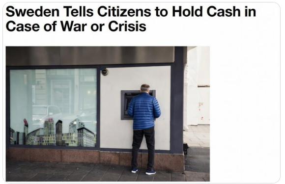 【瑞典敦促其公民储备现金，以备战争或危机之需。建议人们在家中备一些现金——大约每