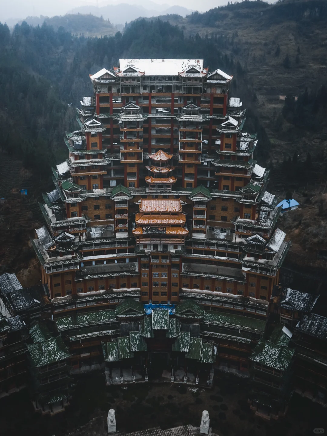 贵州独山县｜烧掉400亿打造最魔幻的县城