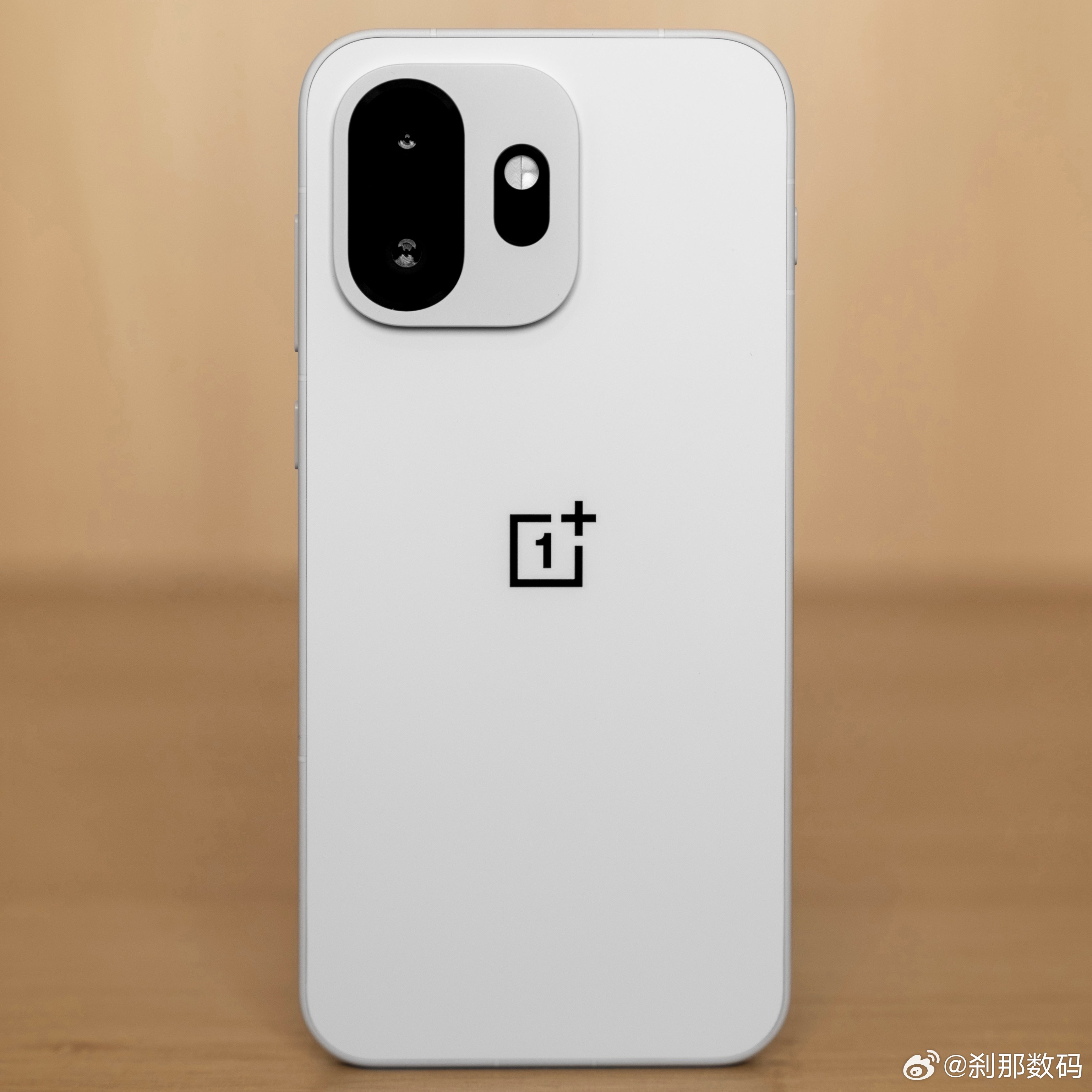 刹那最近发了点小财，点赞这条评论，每人送台 一加15T 