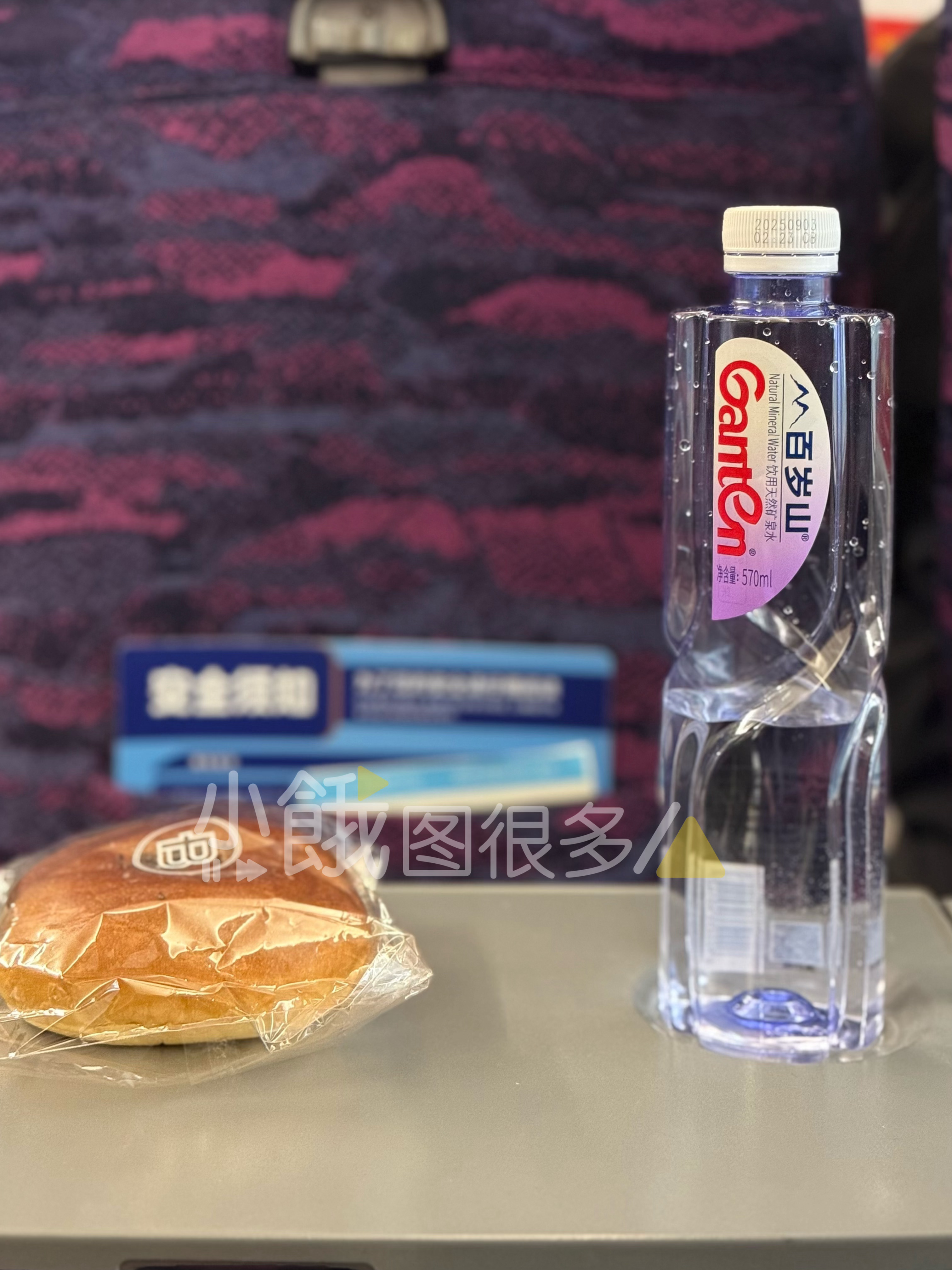 例行高铁早餐今天又要带么老师一起像逃荒似的拖大堆设备干活了