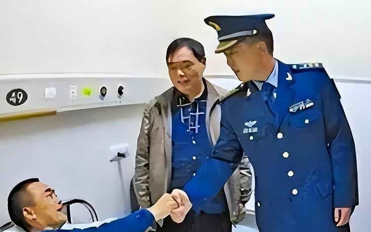 1988年10月11日，在江西贵溪深山，南京空军飞行员何茂生驾驶歼-6战机执行训
