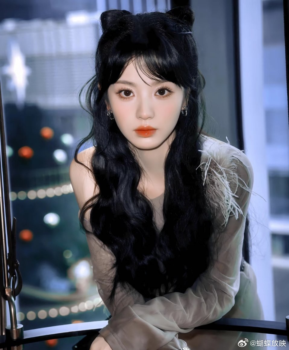 田曦薇[超话]  我了个去 谁家的野猫大王跑出来了，原来田曦薇不仅可以做甜美，也