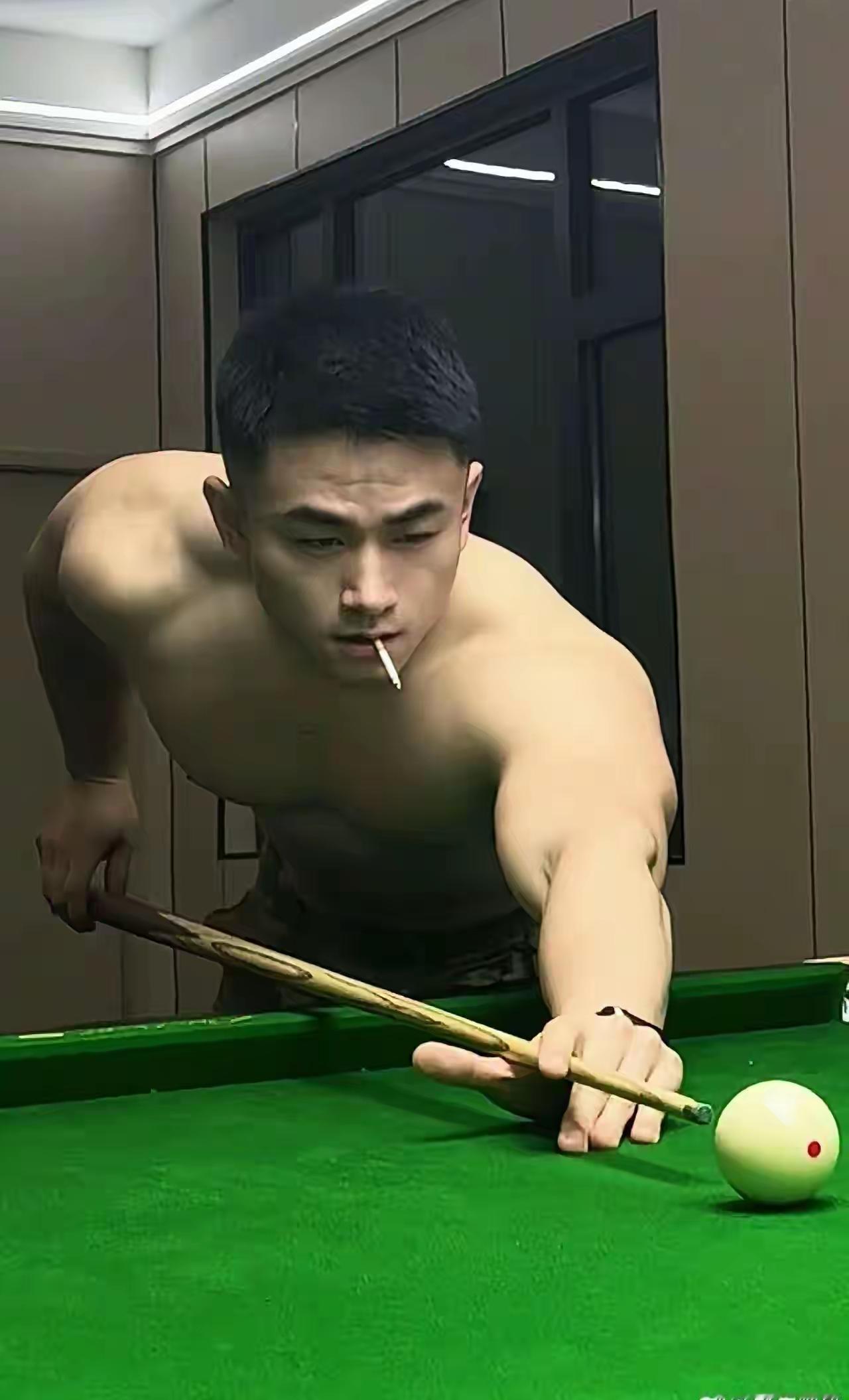 台球打台球的男人最帅的