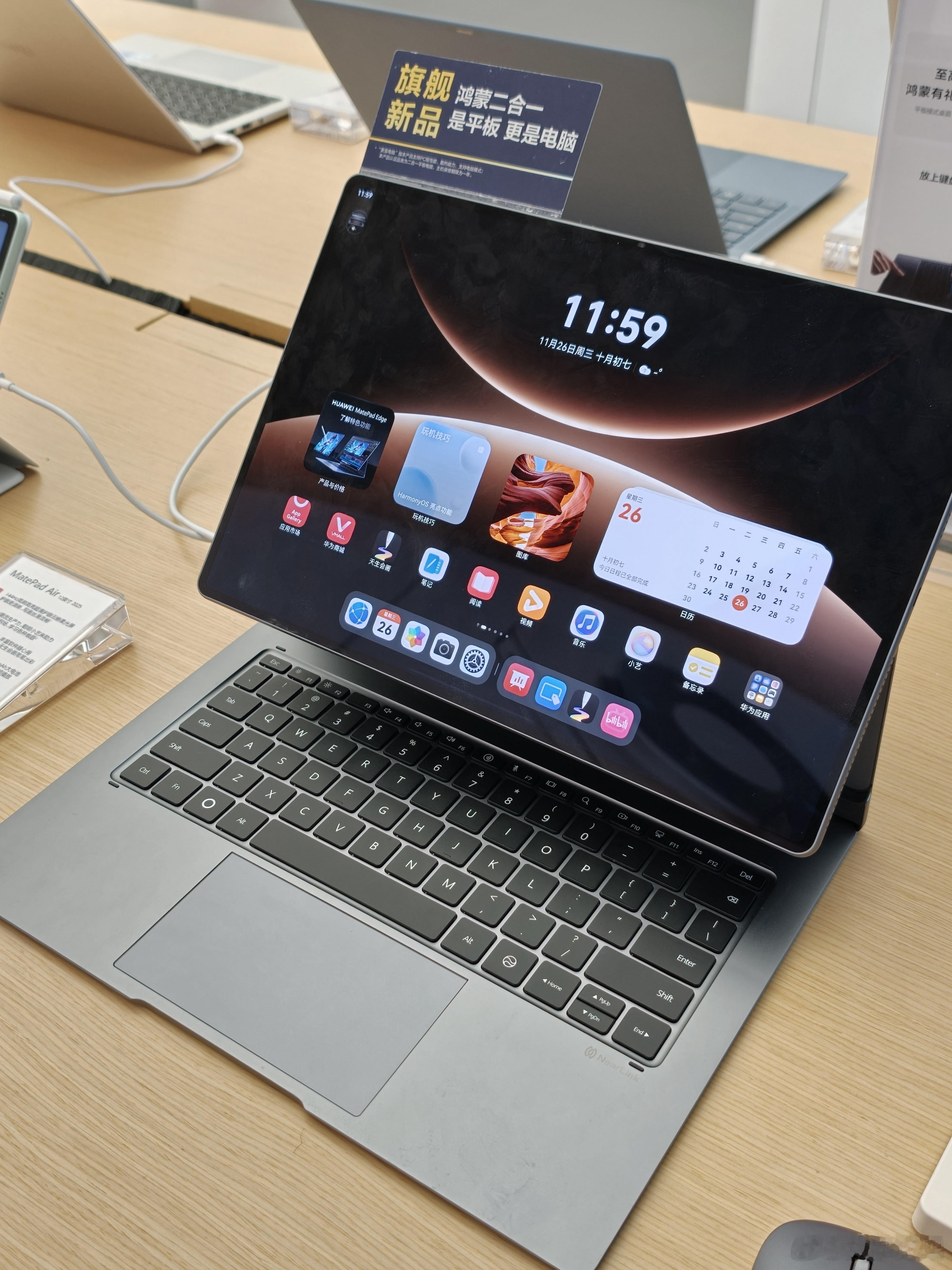 二合一未来可期当做上网本、用来影音娱乐、三件套办公，还有强大的文件管理互通，Ma