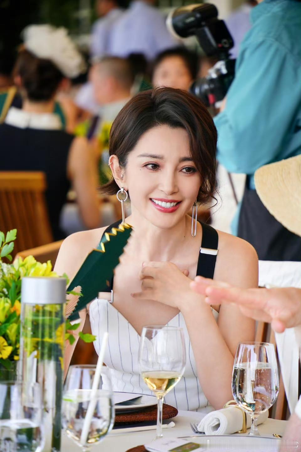 还有气质的李冰冰 [机智]