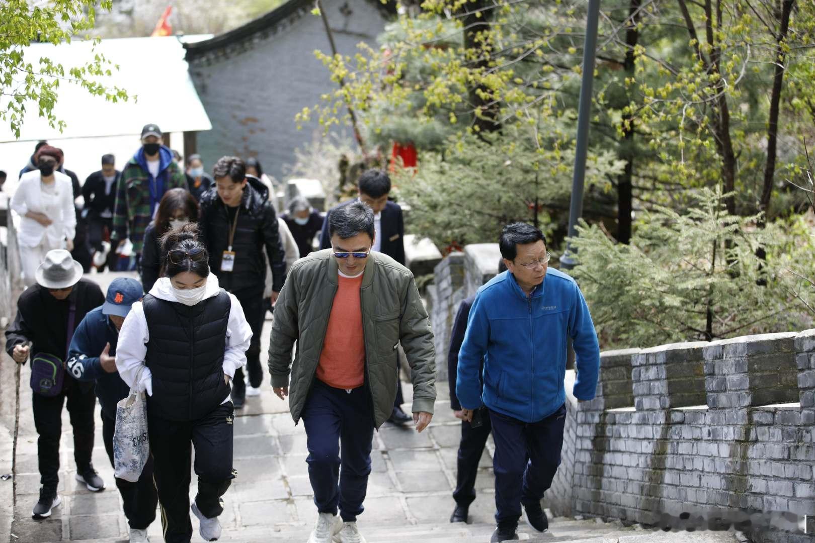 #来东北就要来铁刹山呀# 好像有这个说法，说黑妈妈在东北的地位堪比妈祖在福建，想