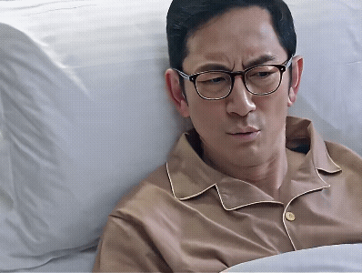 《骄阳似我》33-34集预告:
聂程远被钱芳萍母女气的住院，最后朝聂曦光发火，还