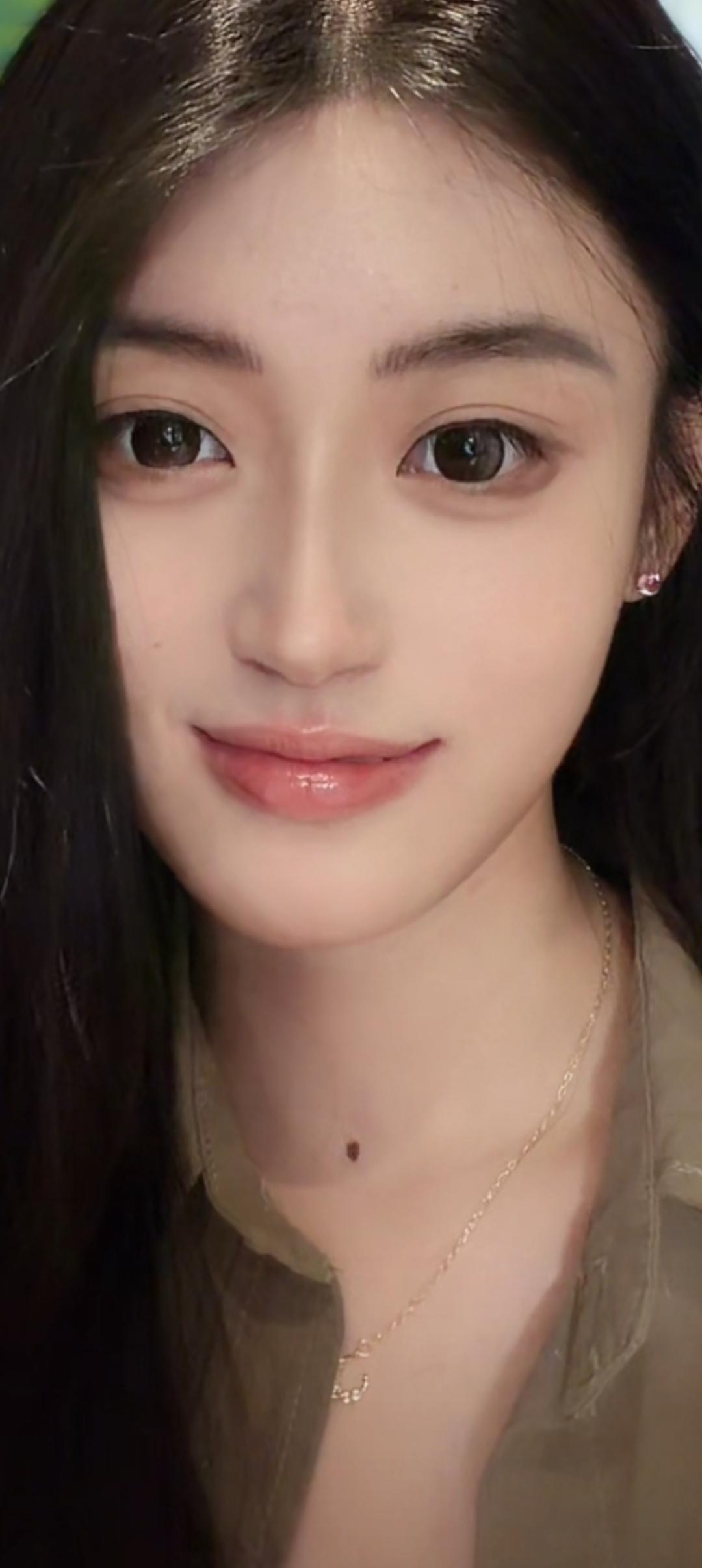 这个女孩看起来好温柔啊！
