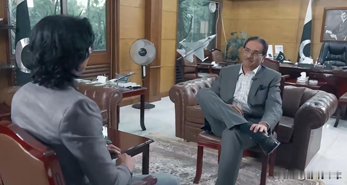 巴基斯坦真的是抖起来了，近日巴基斯坦国防部长在接受采访时洋洋得意的对记者说道。