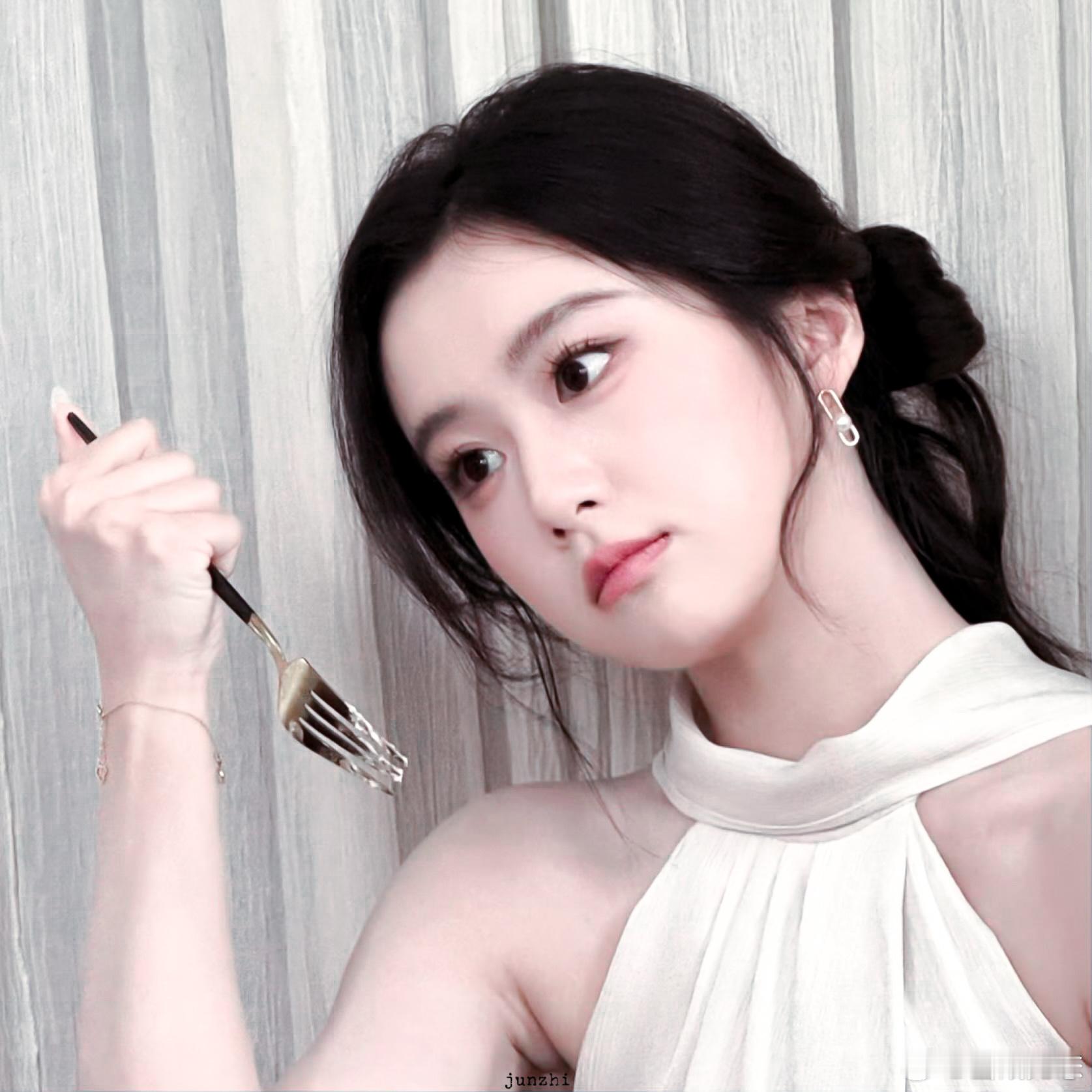 包上恩 🐰包上恩李瑶英 🐰包上恩明月千里 当世界凉如荒岛 我们依然会是彼此的