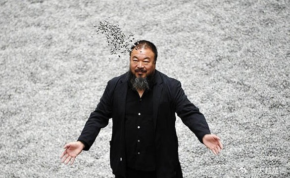 艾姓艺术家说，他想念中国，他想回国生活。 