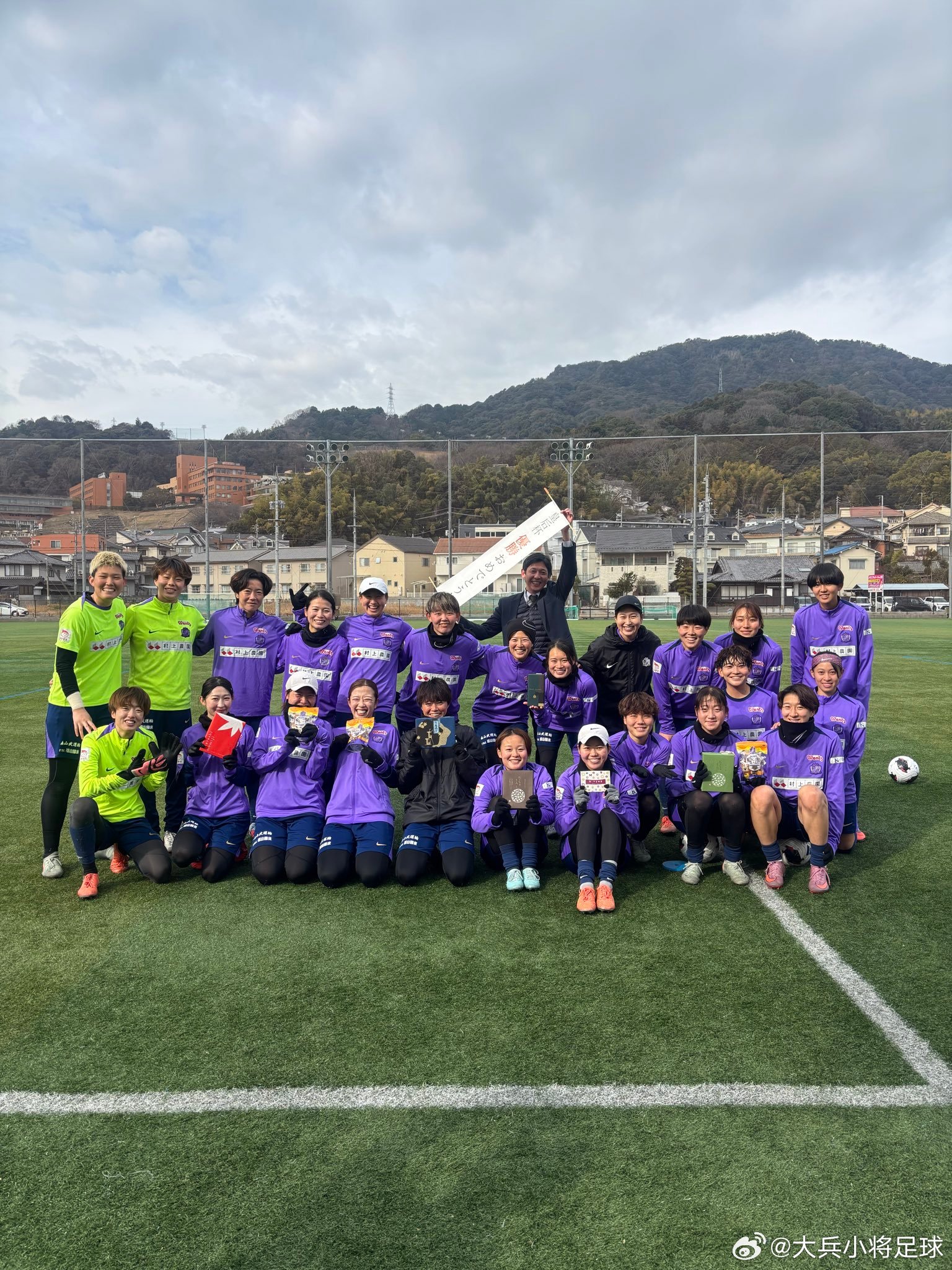 我觉得 的主场应该放在Sanfrecce広島REGINA的主场，那里的观众非常热