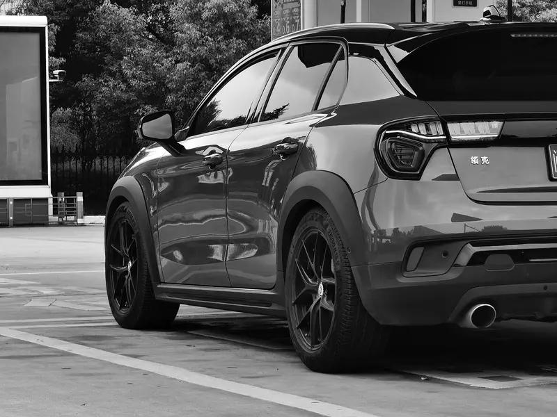 你敢信？一句“关阅读灯”竟让新车在高速上瞬间“失明”，2月25日凌晨，一位领克Z