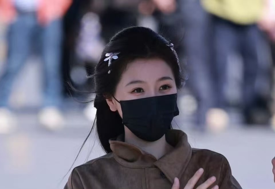 虞书欣蜻蜓夹子虞书欣发夹新发型虞书欣蜻蜓夹子，不错不错，哇哦好看 